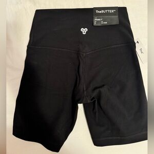 Aritzia TNA Butter high rise 7” short SMALL